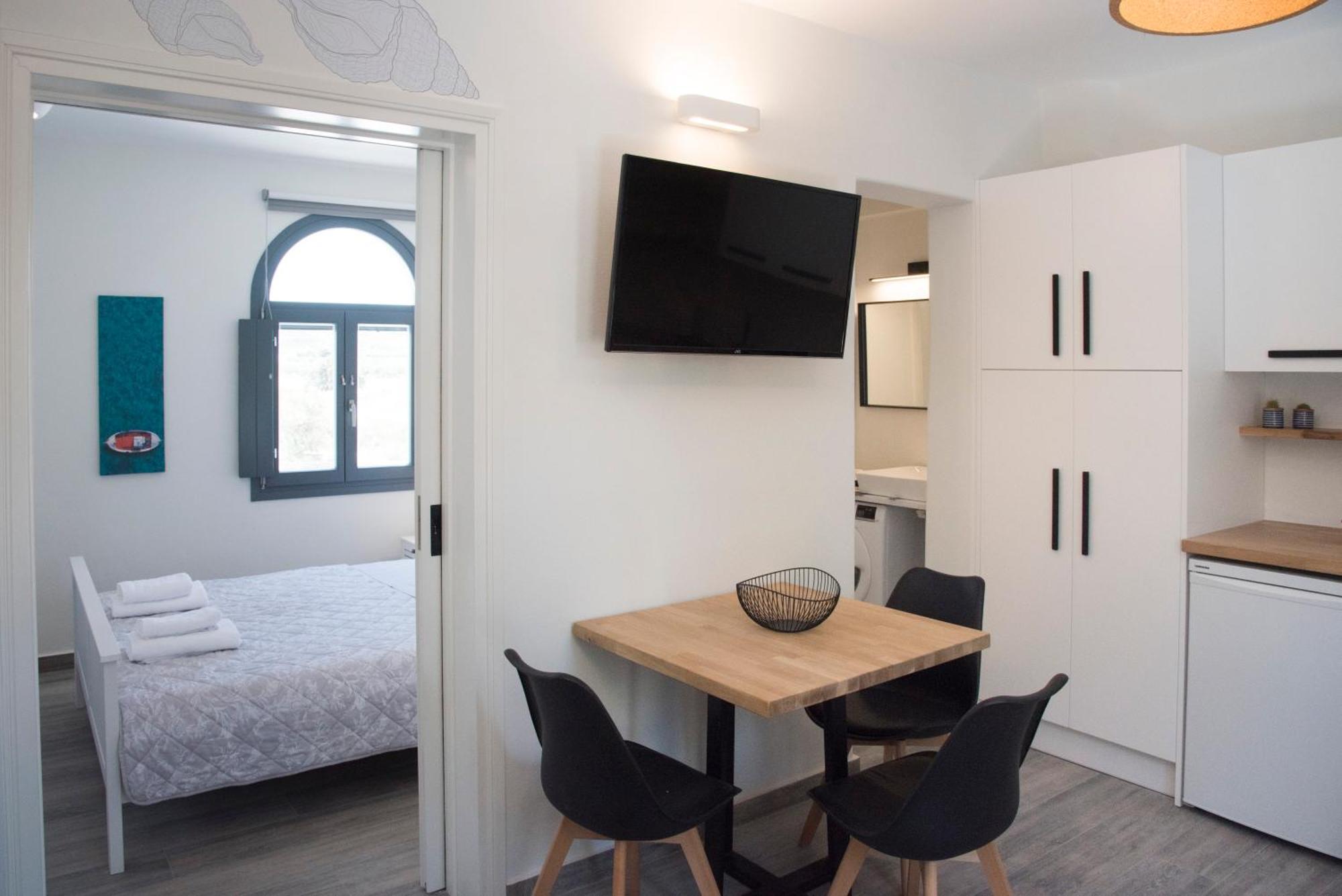 White New 1Bd House With Private Jacuzzi In Isterni Isterni (Paros) Exterior photo