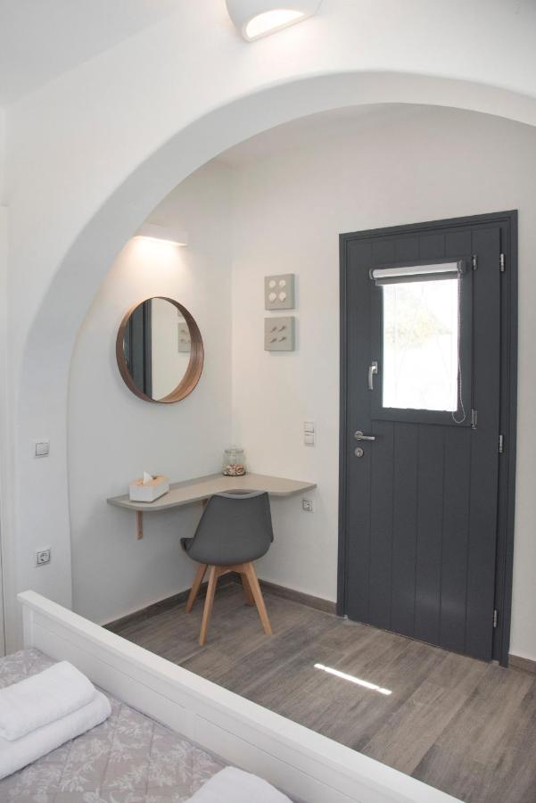 White New 1Bd House With Private Jacuzzi In Isterni Isterni (Paros) Exterior photo