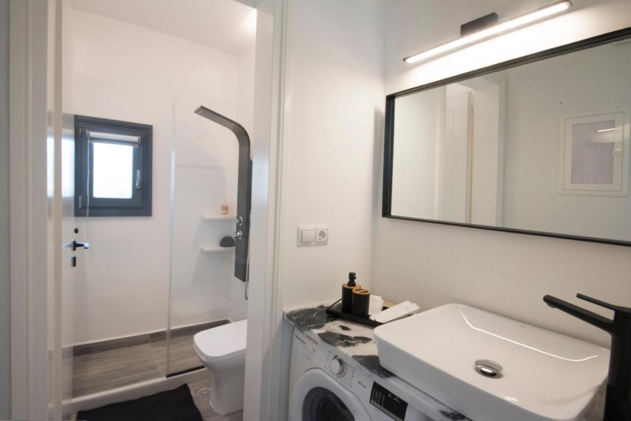 White New 1Bd House With Private Jacuzzi In Isterni Isterni (Paros) Exterior photo
